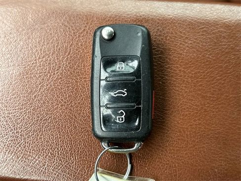 Used 2017 Volkswagen Beetle 1.8T Classic image 32