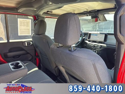 Used 2025 Jeep Wrangler Unlimited Sahara AWD/4WD image 39