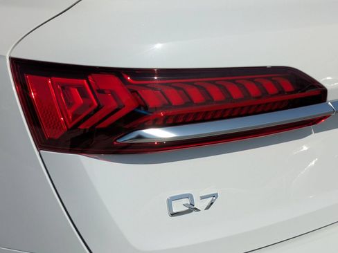Used 2023 Audi Q7 3.0T Premium w/ Convenience Package AWD/4WD image 18