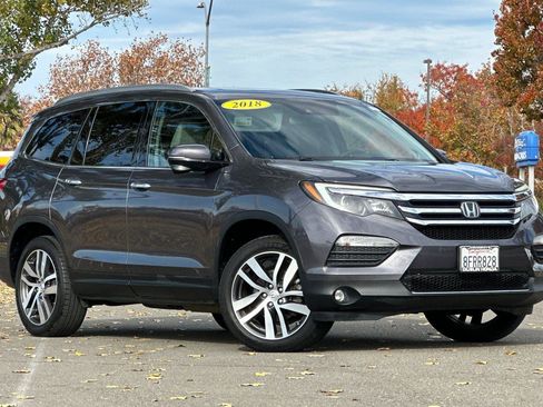 Used 2018 Honda Pilot Touring image 2