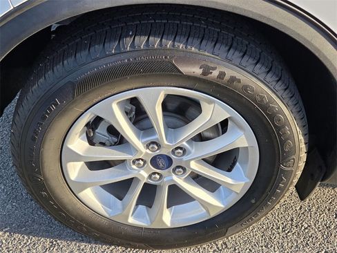 Used 2020 Ford Escape SE image 3