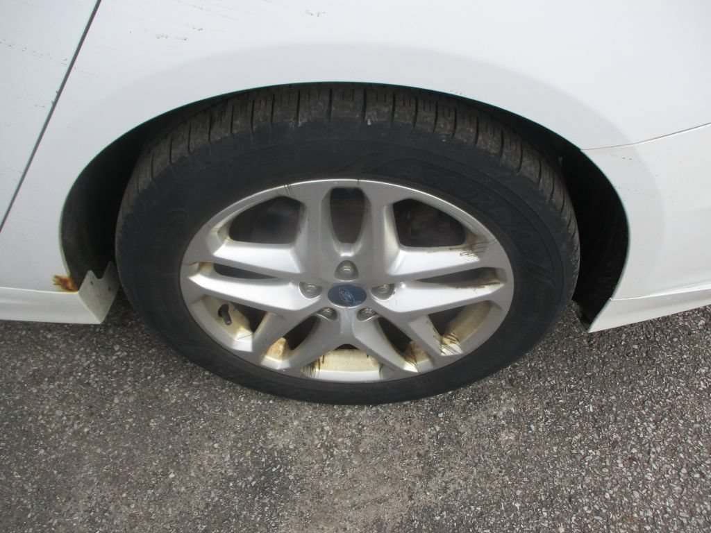 Used 2013 Ford Fusion SE FWD image 4