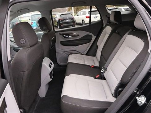 Used 2024 GMC Terrain SLE image 9