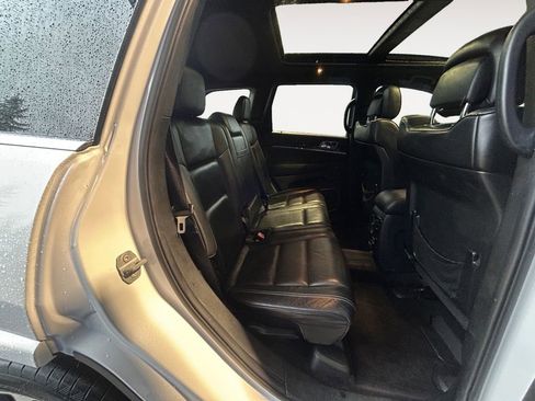 Used 2017 Jeep Grand Cherokee Overland w/ Jeep Active Safety Group image 11