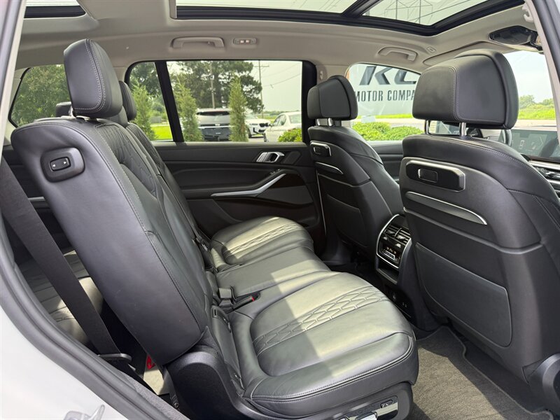 Used 2023 BMW X7 xDrive40i w/ Premium Package AWD/4WD image 13