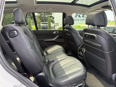 Used 2023 BMW X7 xDrive40i w/ Premium Package AWD/4WD image 13