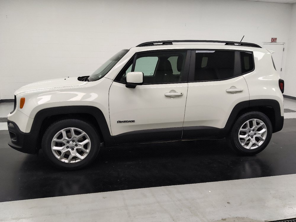 Used 2017 Jeep Renegade Latitude FWD image 2