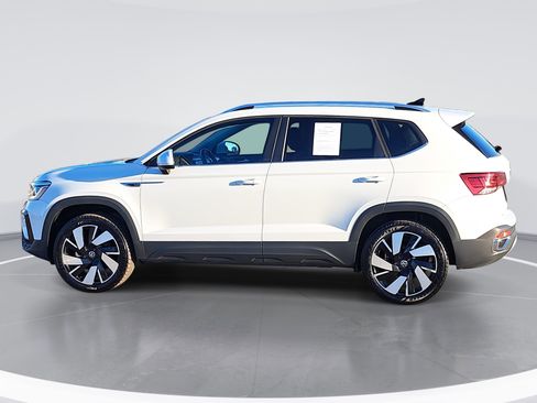 Certified 2024 Volkswagen Taos SEL image 6