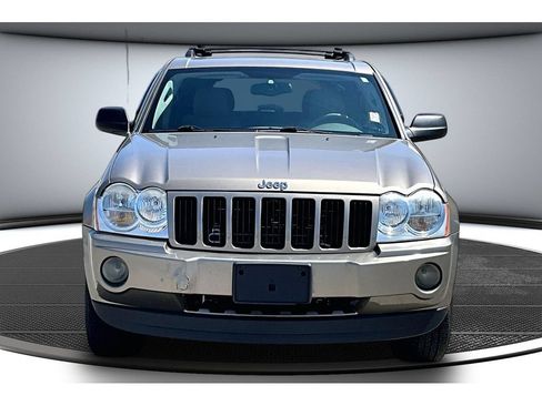 Used 2005 Jeep Grand Cherokee Laredo AWD/4WD image 4