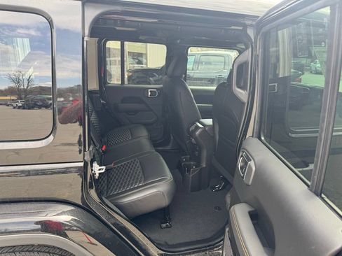 New 2025 Jeep Wrangler Unlimited Sahara w/ Technology Group AWD/4WD image 9
