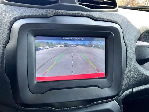 Used 2018 Jeep Renegade Latitude image 22