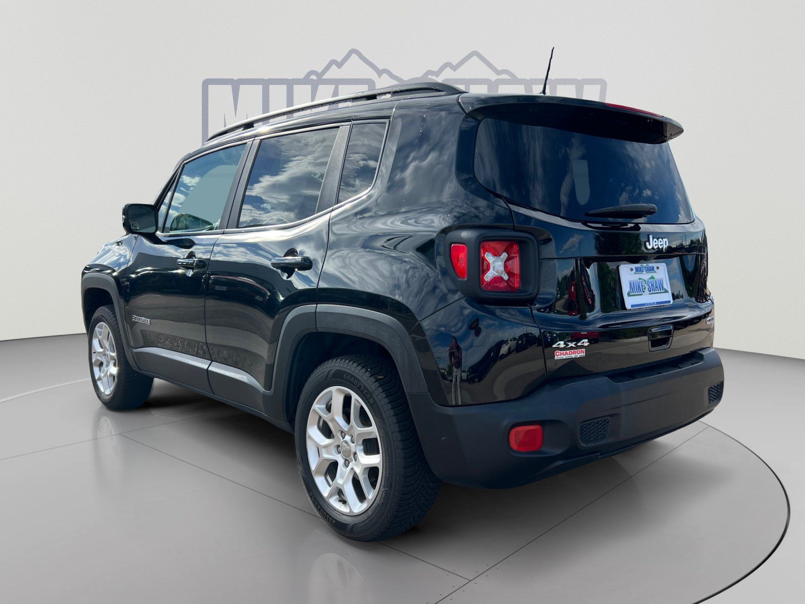 Used 2018 Jeep Renegade Latitude w/ Cold Weather Group AWD/4WD image 3