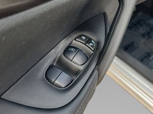 Used 2020 Nissan Rogue Sport S image 18