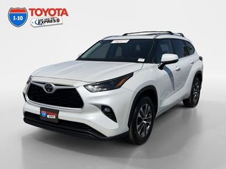 Certified 2025 Toyota Highlander XLE FWD video 1