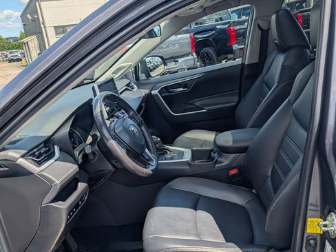 Used 2022 Toyota RAV4 XLE Premium AWD/4WD image 13