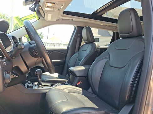 Used 2019 Jeep Cherokee Limited AWD/4WD image 13