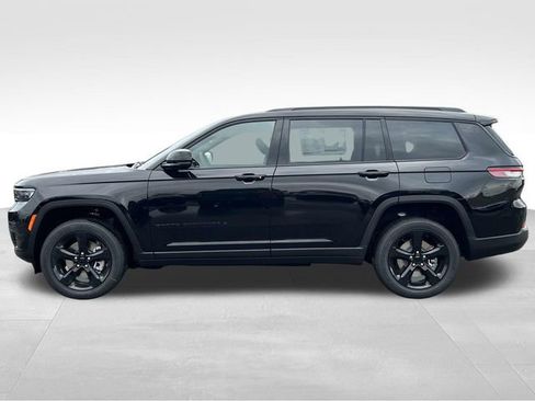 New 2025 Jeep Grand Cherokee L Altitude image 4