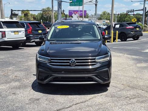 Used 2022 Volkswagen Tiguan SE FWD image 2