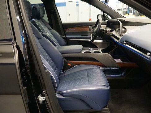 New 2026 Cadillac Vistiq Premium Luxury AWD/4WD image 17