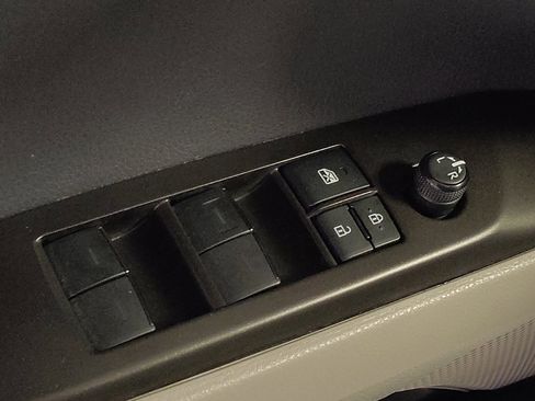 Used 2021 Toyota Camry LE image 27