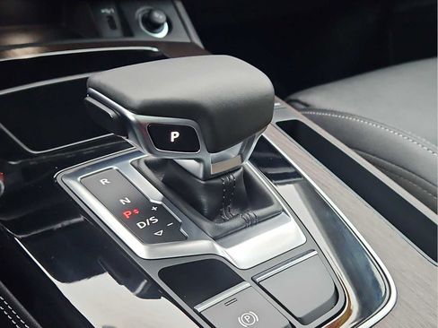 Used 2024 Audi Q5 e Premium Plus w/ Premium Plus Package image 31