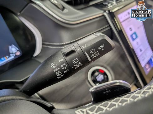 Used 2025 Jeep Grand Cherokee Limited AWD/4WD image 19