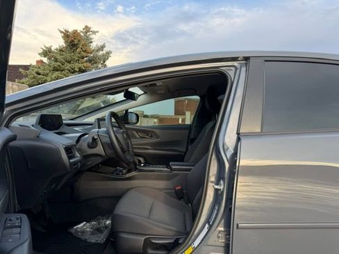Used 2025 Toyota Prius LE FWD image 11
