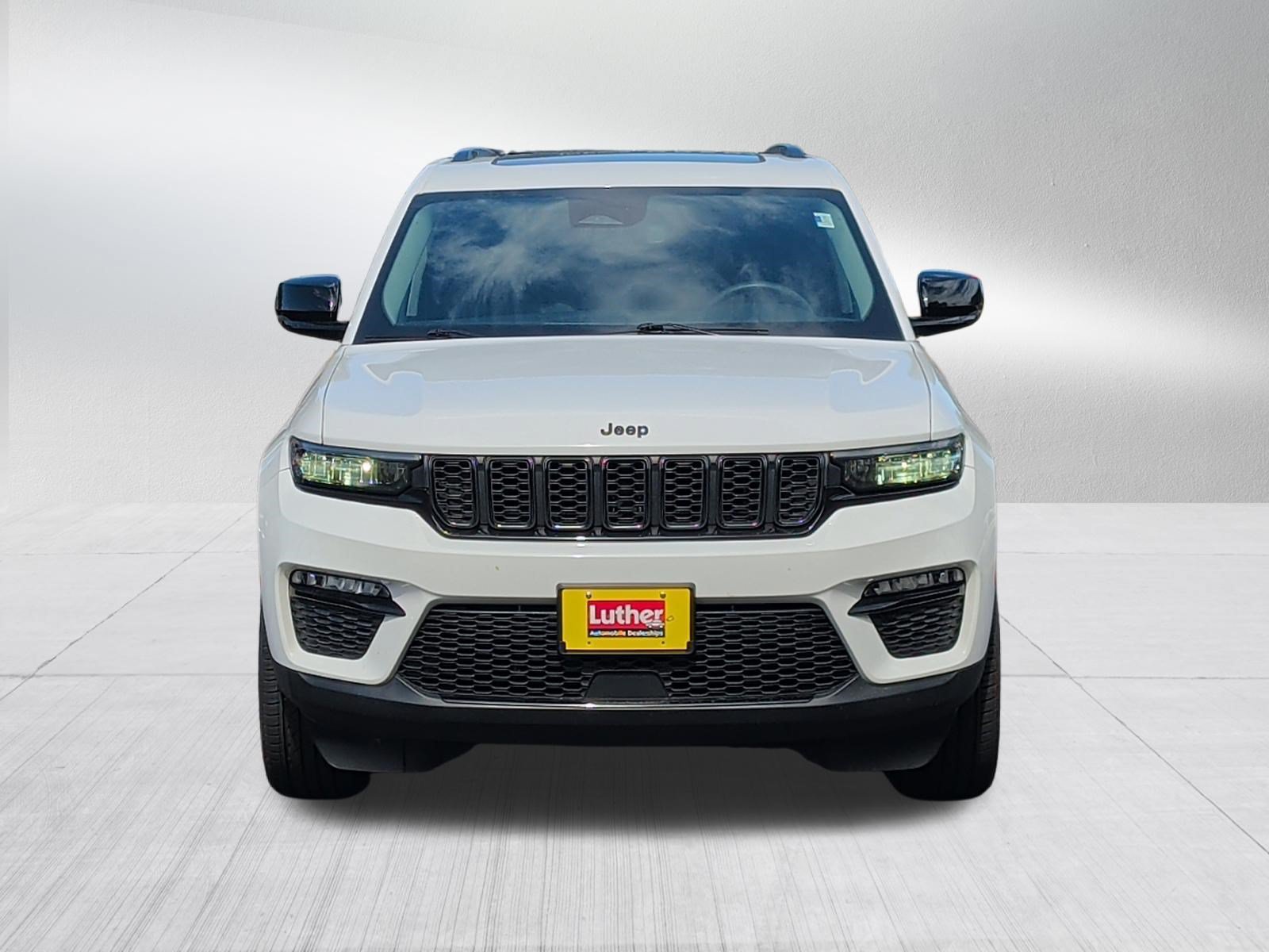 Used 2023 Jeep Grand Cherokee Limited w/ Black Appearance Package AWD/4WD image 2
