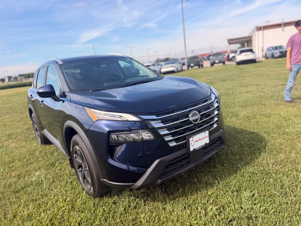 Certified 2026 Nissan Rogue SV w/ SV Premium Package AWD/4WD image 3