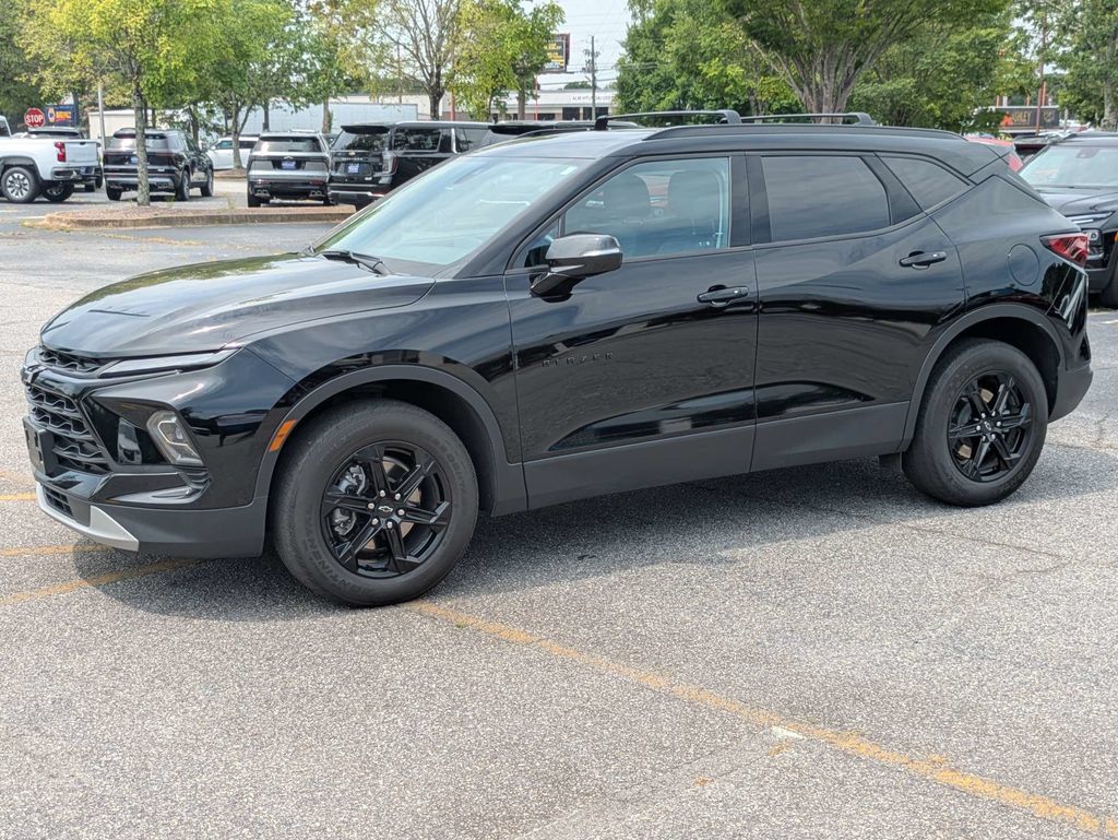 Used 2024 Chevrolet Blazer LT w/ Midnight/Sport Edition FWD image 8
