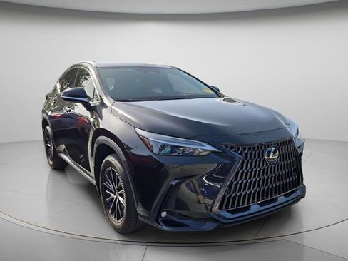 Used 2025 Lexus NX 250 FWD w/ Towing Package (2000 Lbs) image 4