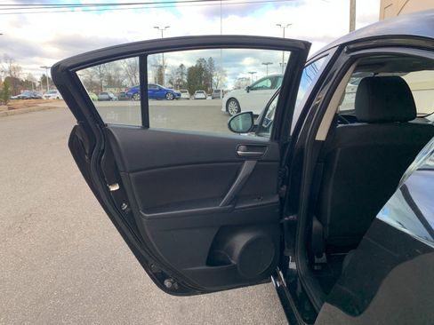 Used 2013 MAZDA MAZDA3 i Touring w/ Preferred Equipment Pkg image 26