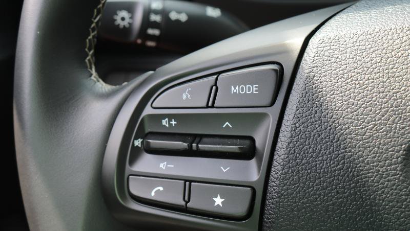 Used 2025 Hyundai Venue Limited FWD image 9