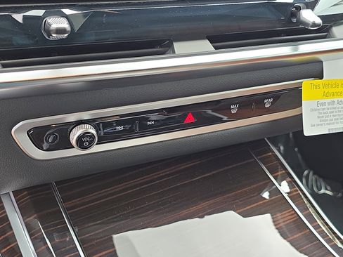 New 2026 BMW X7 M60i image 28