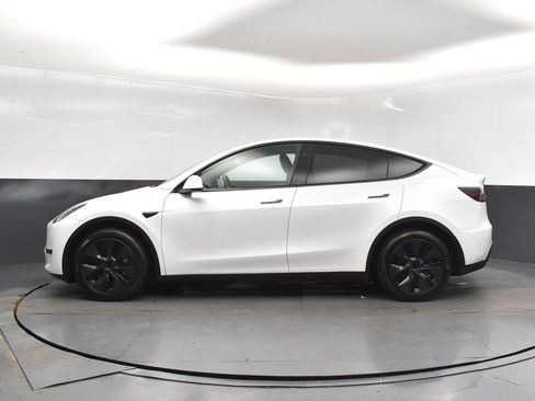 Used 2025 Tesla Model Y Long Range image 4