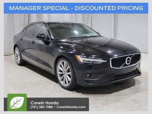 Used 2021 Volvo S60 T6 Momentum AWD/4WD image 1