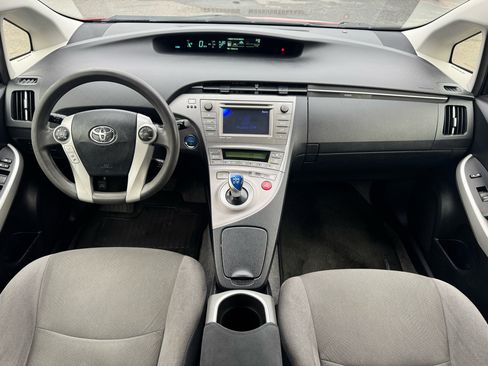 Used 2014 Toyota Prius Three image 9