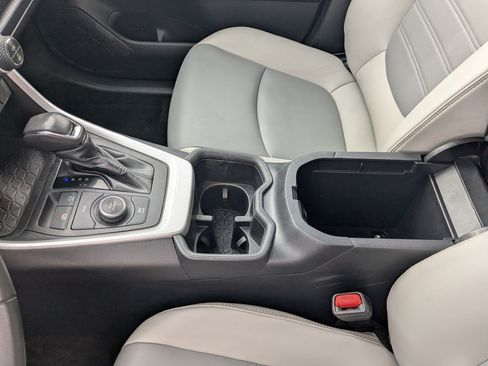 Used 2022 Toyota RAV4 XLE Premium AWD/4WD image 30