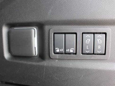 Used 2025 GMC Yukon Denali w/ Sun & Power Step Package image 53