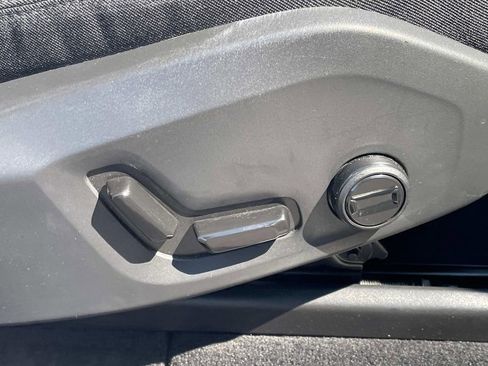 Used 2022 Volvo XC60 B5 Momentum image 36