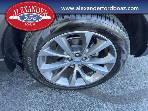 Used 2025 Ford Explorer Platinum w/ Ultimate Package image 8