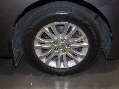 Used 2014 Toyota Sienna XLE image 18