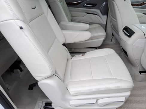 Used 2024 Cadillac Escalade ESV Sport Platinum w/ LPO, ONYX Package image 28