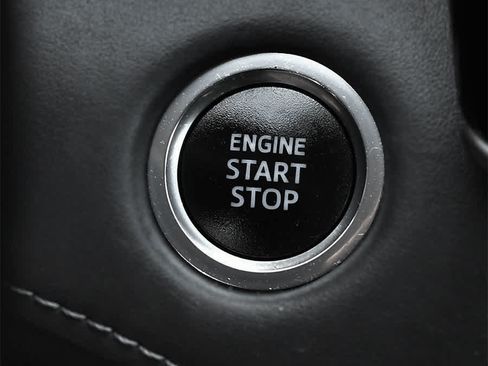 Used 2021 Toyota Highlander XLE AWD/4WD image 19