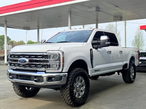 Used 2023 Ford F250 Lariat w/ Chrome Package image 6