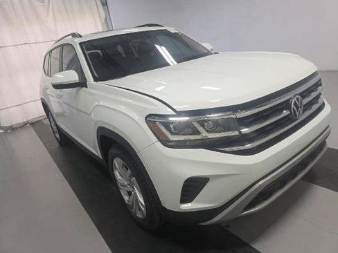 Used 2023 Volkswagen Atlas SE w/ Panoramic Sunroof Package FWD image 3