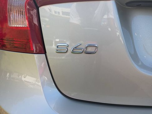 Used 2024 Volvo S60 B5 Plus FWD image 30