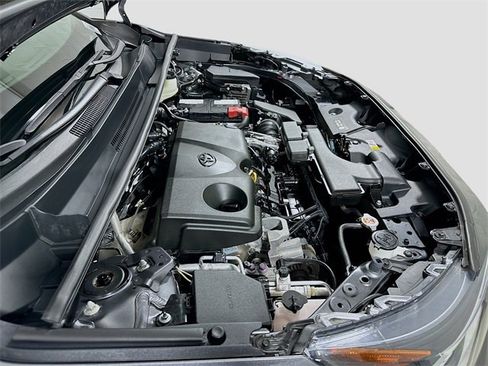 Used 2021 Toyota RAV4 XLE image 5