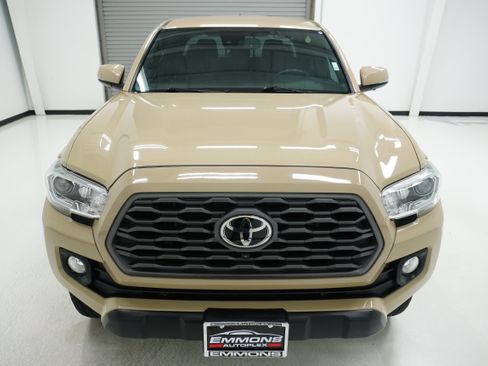 Used 2020 Toyota Tacoma TRD Off-Road w/ Advanced Technology Package AWD/4WD image 2