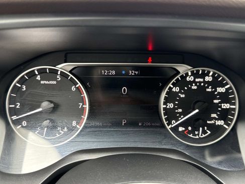 Used 2023 Nissan Rogue SV w/ SV Premium B Package image 18